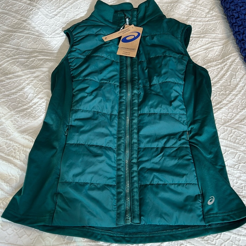 Women’s size medium quilted panel vest by ASICS NWT